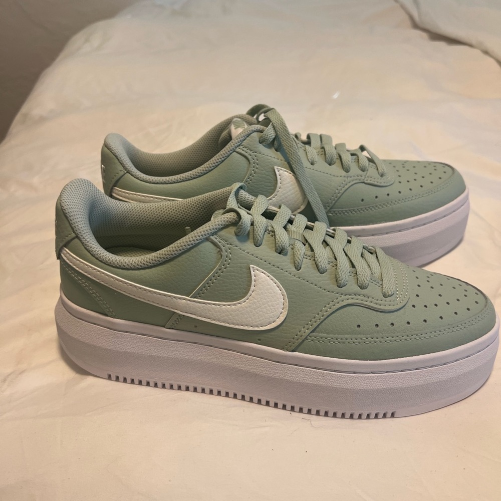 Women’s Nike sneakers. Never worn.